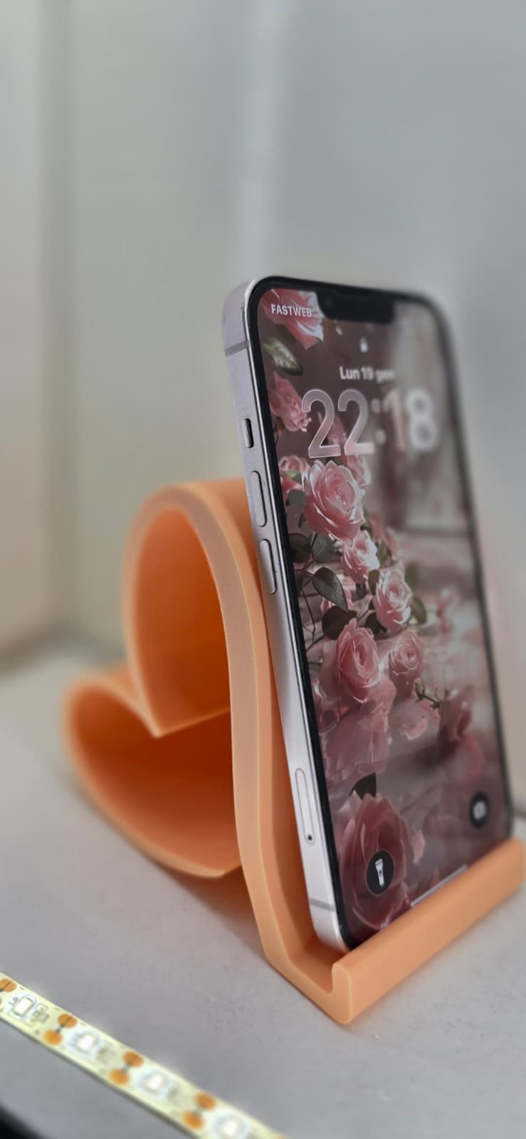 Porta cellulare a forma di cuore – Accessorio da scrivania in stampa 3D artigianale