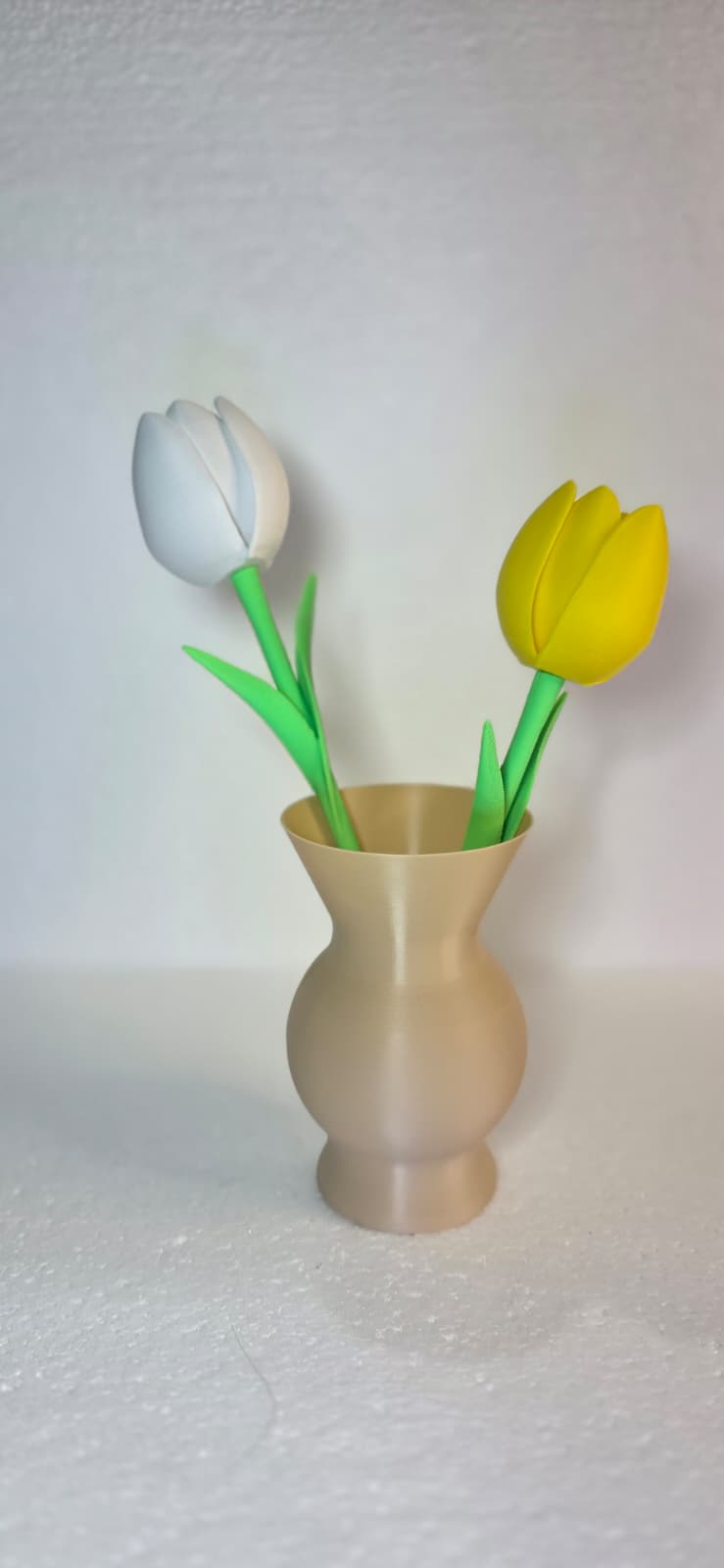Vaso  decorativo stampato in 3D con tulipanI